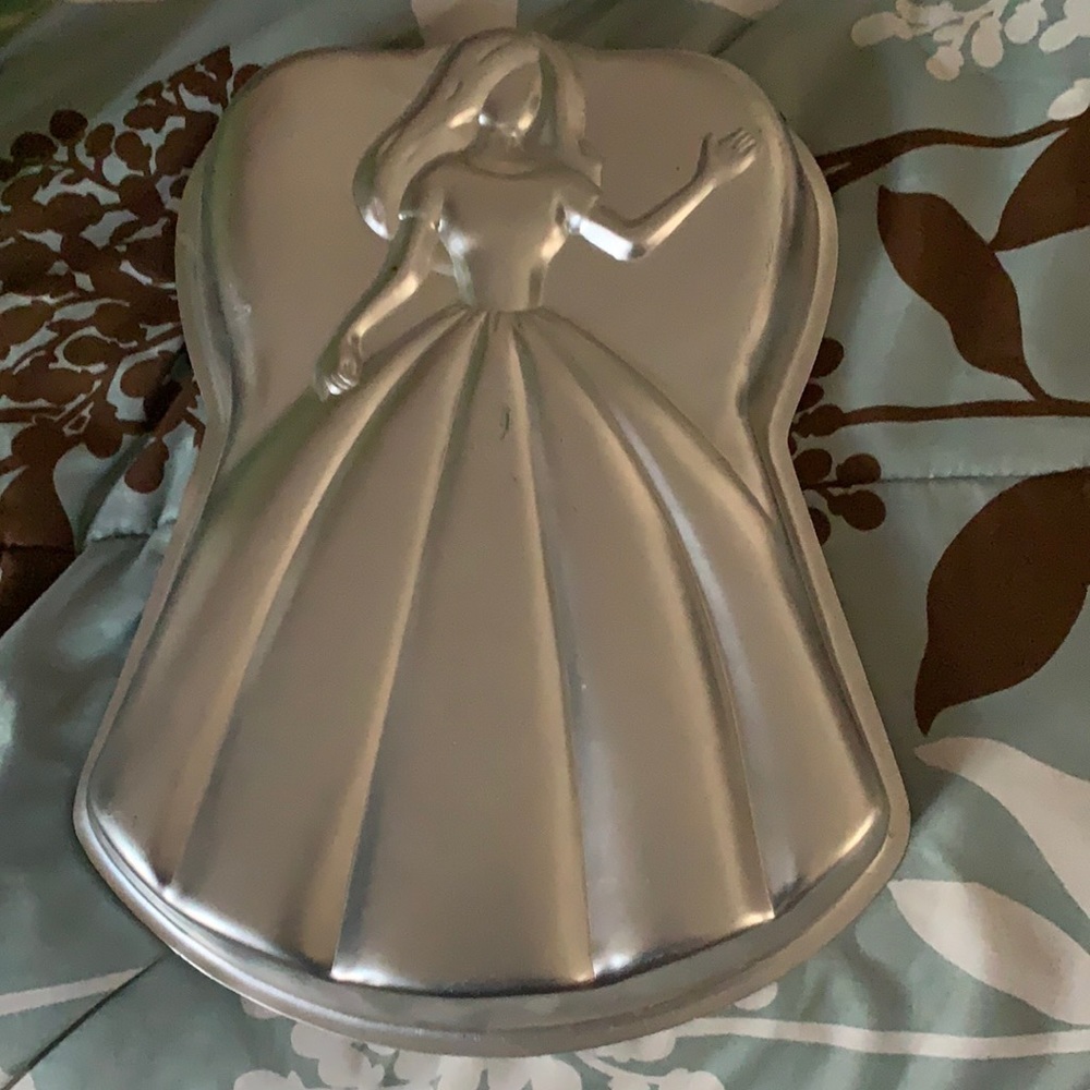 Wilton Barbie Cake pan